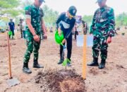 Wakil Bupati Aru dan Danyonif Teritorial Tanam 300 Pohon Pisang Sukseskan Program Kodam Pattimura
