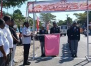 Sekda Aru Lepas Peserta Gerak Jalan Indah Tingkat SMP dan SMA/SMK