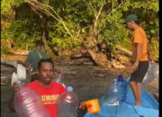 Terpaksa Belah Hutan dan Sungai, Perjuangan Nakes di Aru Utara Timur Demi Air Bersih