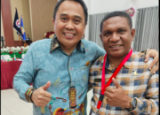 Nakhodai BapelitBang Kepulauan Aru, William Gainau Sahkan Maklumat Pelayanan Berbasis Akuntabilitas